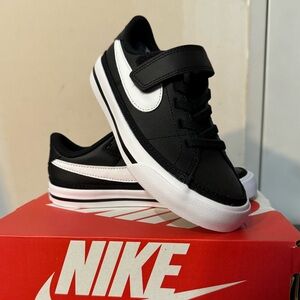 New, nike court legacy. Color black and white. Size 11c